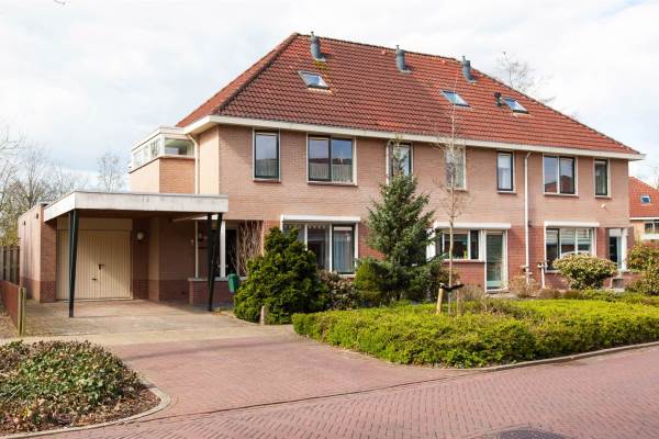 Woning J.M. den Uyllaan 1 Winterswijk