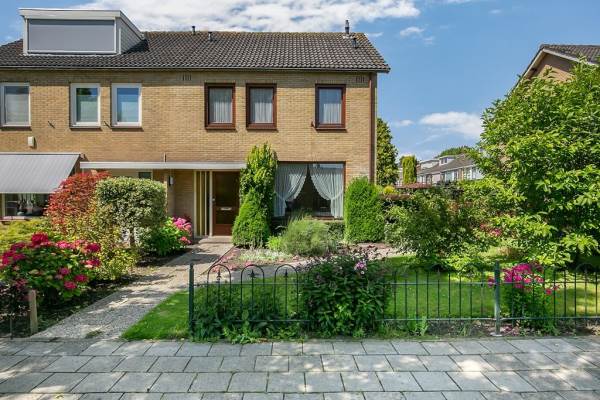 Woning Julianalaan 12 Zwaag