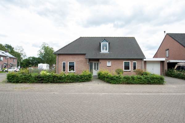 Woning Pastoor van Ervenstraat 33 Ommel