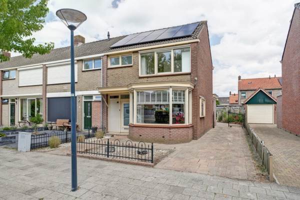 Woning Julianalaan 37 ZWAAG
