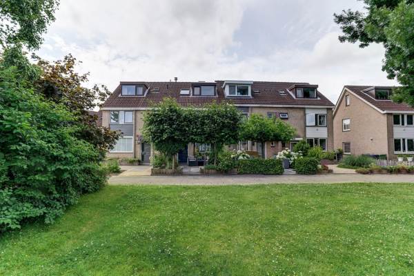 Woning van Limburg Stirumplantsoen 4 Zwijndrecht