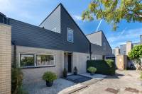 Woning Burg van Bruggenstraat 13 Halfweg