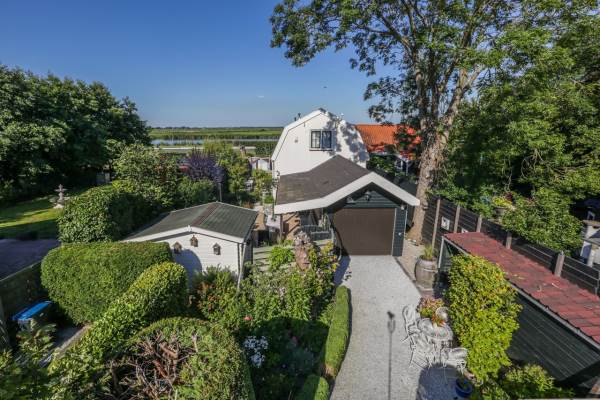 Woning Dorpsstraat 12 MARKENBINNEN