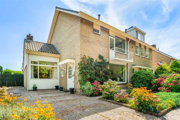 Woning Lijsterbesstraat 41 Roelofarendsveen