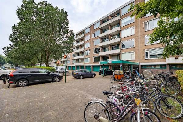 Woning Burgemeester Caan van Necklaan 484 Leidschendam