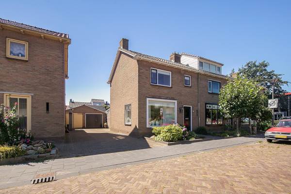 Woning Dr. Berend ten Broeckestraat 11 Steenwijk