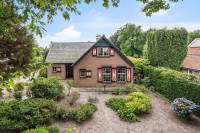Woning Julianalaan 12 's Gravenmoer