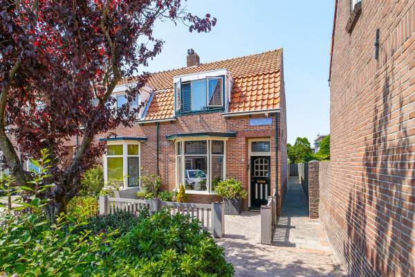 Woning van der Duyn van Maasdamstraat 8 Den Helder
