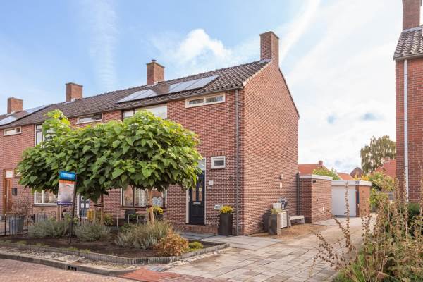 Woning Burgemeester van Bakkeneslaan 18 Oude Pekela