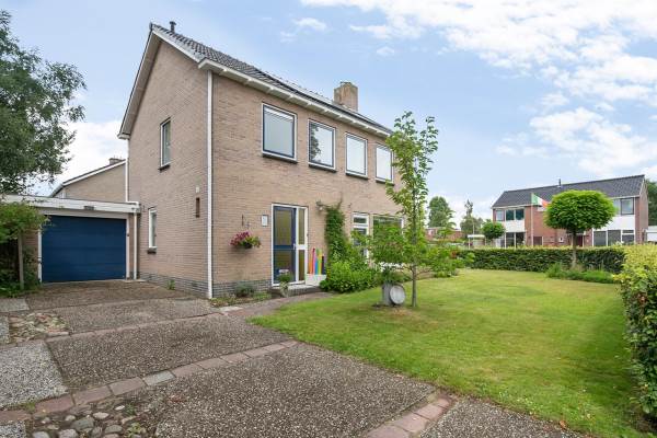 Woning Menno van Coehoornstraat 1 Zuidhorn