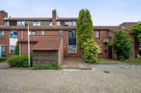 Woning Aardbeiengaard 9 Spijkenisse