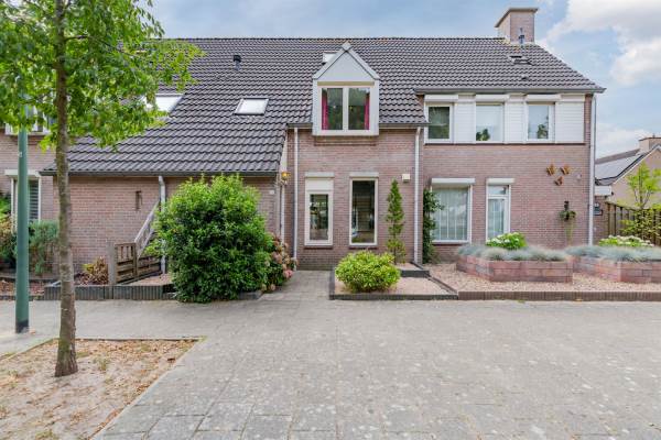 Woning P J Zweegersplein 14 Geldrop