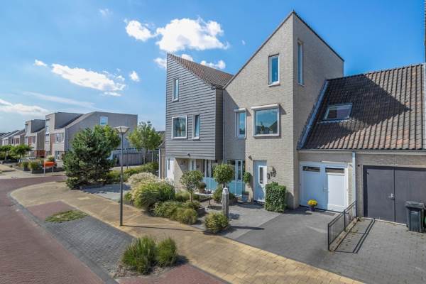 Woning Henk Nijlandstraat 15 Hoek van Holland