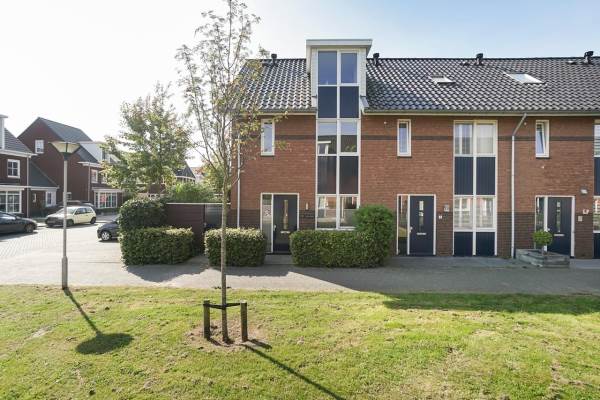 Woning Burg. Van Der Endt Swanenburgplantsoen 1 Maassluis - Oozo.nl