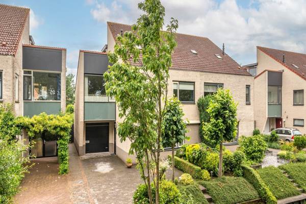 Woning Koningin Emmalaan 96 Leerdam
