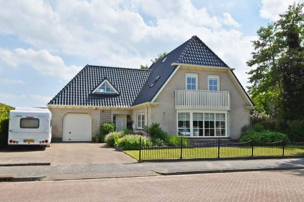 Woning Veenderij 30 Surhuisterveen