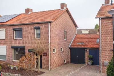 Woning Gouverneur van Sonsbeecklaan 10 Reuver