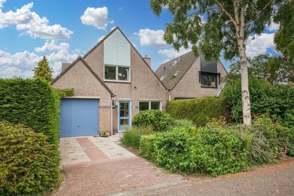 Woning Haya van Somerenstraat 1 Bergen (NH)