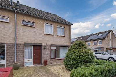 Woning van Steenhuijslaan 16 Grave