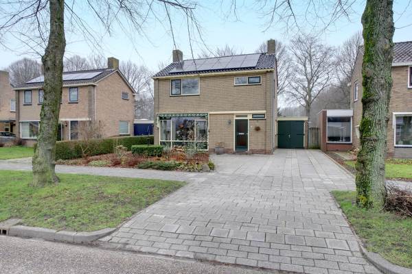 Woning J F Kennedylaan 6 Uithuizen