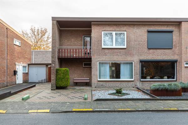 Woning Jean Barbou van Roosterenstraat 22 Born