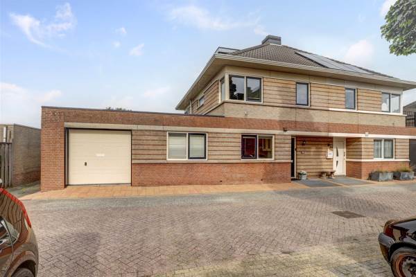 Woning Marie van Zeggelenstraat 13 Spijkenisse