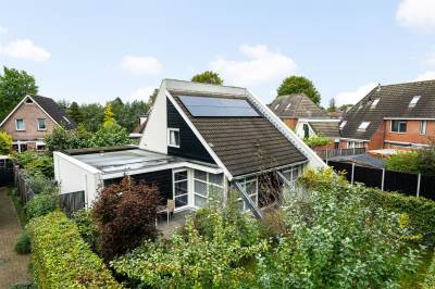 Woning Mr. W.M. Oppedijk van Veenweg 21 Burgum