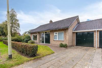 Woning Anne de Vriesstraat 1 Hooghalen