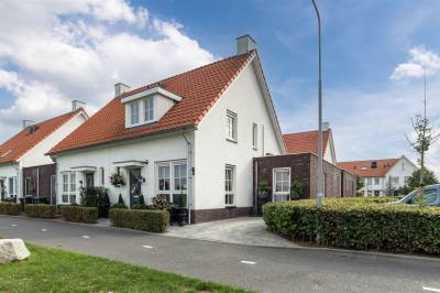 Woning J van Damstraat 2 Kesteren