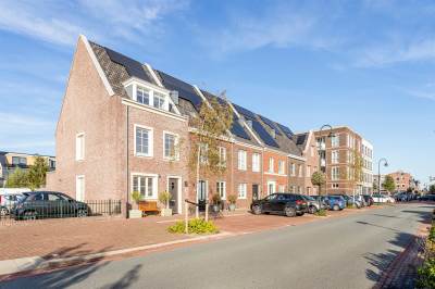Woning Oeverdreef 1 Roelofarendsveen