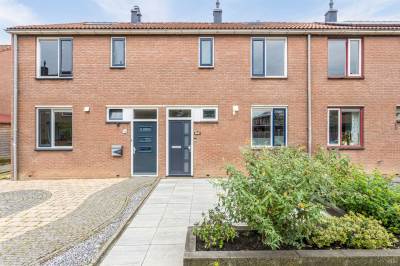 Woning Van Vollenhovenstraat 23 Piershil