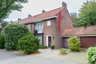 Woning Jhr.Mr.Dr. H.A. van Karnebeeklaan 44 Amstelveen