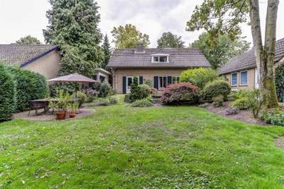 Woning Julianalaan 1 's Gravenmoer