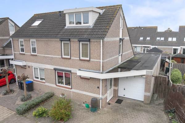 Woning Abraham van der Hulststraat 7 Hellevoetsluis