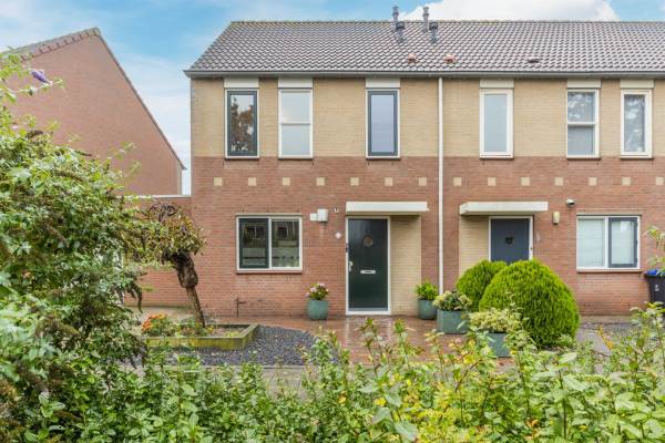 Woning Marga Klompélaan 132 Rijen