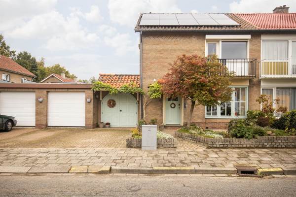 Woning Arnold van Steinstraat 1 Born