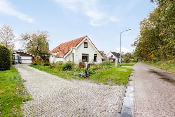 Woning Achter het Kanaal 12 Emmen