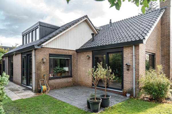 Woning Burgemeester J. Zijpweg 24 Venhuizen