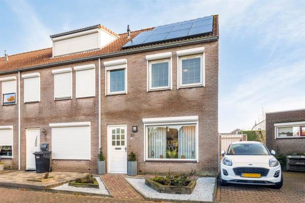 Woning Burg. Hendrik Wolferthof 19 Hoek