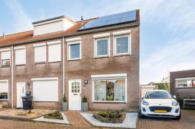 Woning Burg. Hendrik Wolferthof 19 Hoek