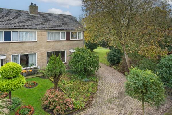 Woning Swanneblomstrjitte 32 Stiens