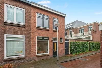 Woning Hugo van Rijkenlaan 1 Delft