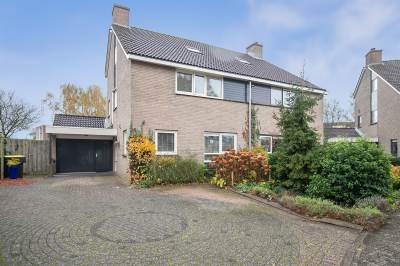 Woning Van den Bergstraat 8 Oud-Beijerland
