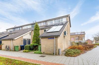 Woning Merelplantsoen 2 Roelofarendsveen