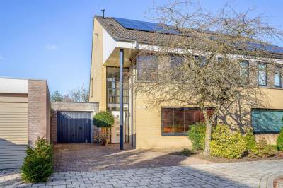 Woning Deken de Louwstraat 2 Uden