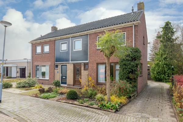 Woning Pastoor Suidgeeststraat 12 Venhuizen
