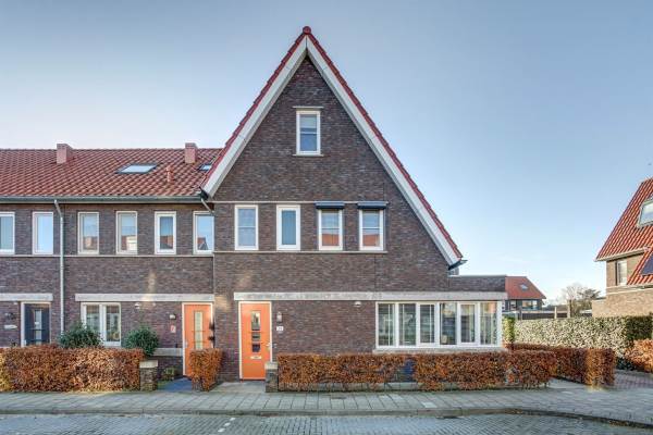 Woning Bernhardstraat 24 Strijen