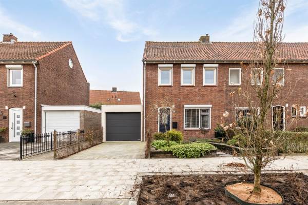 Woning Admiraal de Ruijterstraat 16 Roosendaal