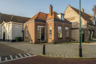 Woning Arent van Lierstraat 1 Puttershoek