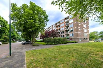 Woning Burgemeester Caan van Necklaan 242 Leidschendam